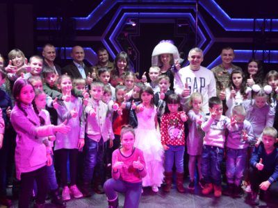 Дітей загиблих захисників привітали з новорічними святами  