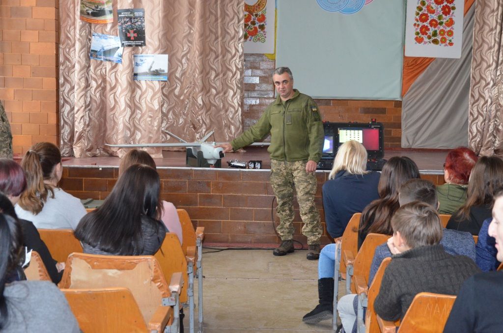Розвідники показали студентам можливості безпілотної авіації