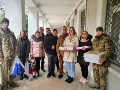 В Одесі школярі організували ярмарок, щоб допомогти пораненим воїнам  