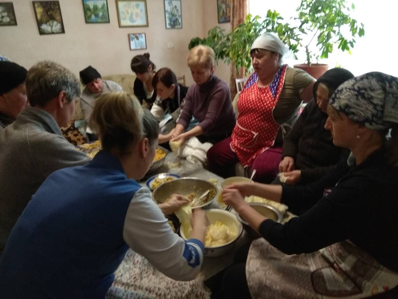 Будуть під ялинкою у бійців в окопах і домашні голубці, і вареники – волонтерський «Різдвяний десант» вирушає на «нулі»