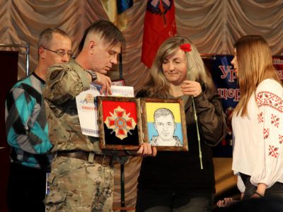 На Вінниччині вперше вручили «Лицарський хрест бойового братерства»  