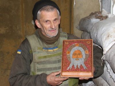 Ікони з дроту від митця з передової  