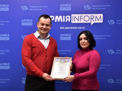 «Я цілую обпечені руки, до грудей притискаючи їх…»  