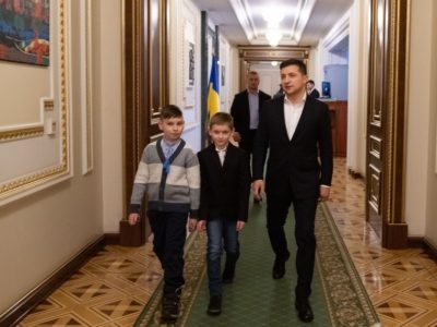 Президент у День Святого Миколая зустрівся з сиротами, батьки яких загинули на Донбасі  
