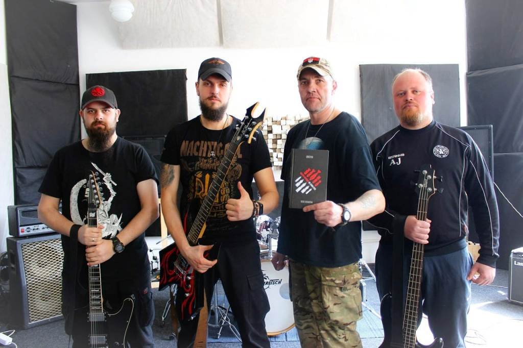 Життя і служба у стилі rock military metal