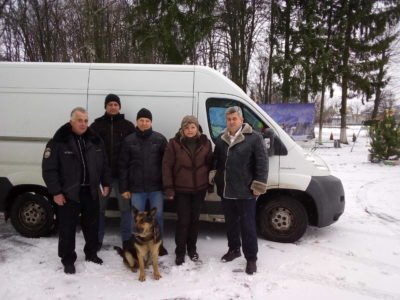 Гостинці з села Якушинці вирушили на передову до наших захисників  
