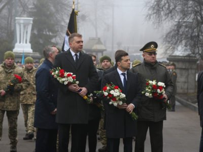 Міністр оборони України вшанував пам’ять Героїв Крут  