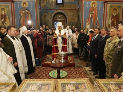 Понад 20 тисяч ікон для військових освятили у Михайлівському Золотоверхому соборі  