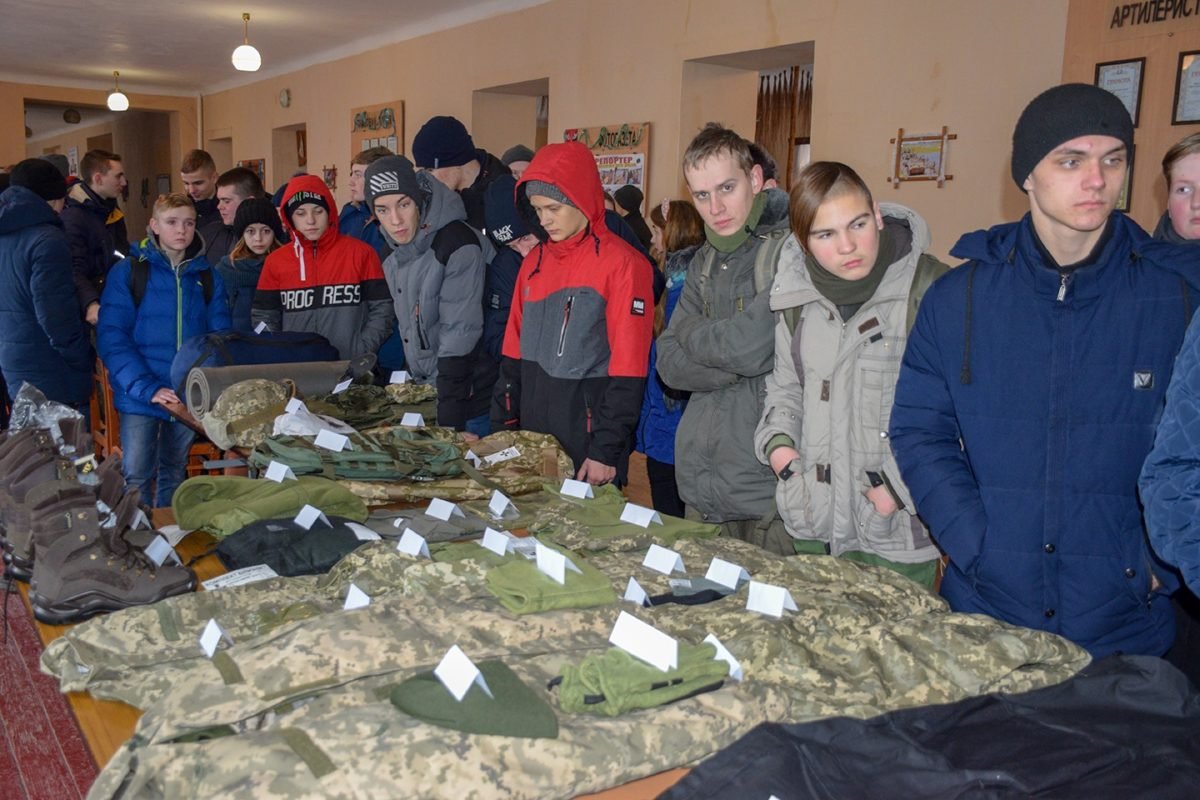 «Так можна служити!»  Пів тисячі старшокласників провели один день в армії