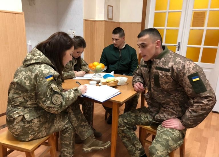 У військовому госпіталі представник Генштабу зустрівся з українськими військовими, звільненими з полону