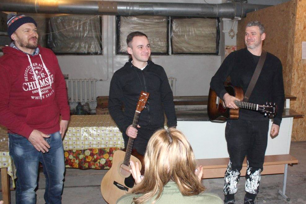 Відомі українські артисти завітали на передову