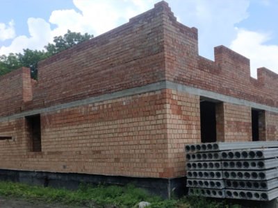 Прокуратура розслідує зловживання службовим становищем під час будівництва казарм в Одеській області