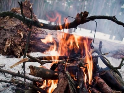 Як розпалити піч у бліндажі або багаття з вологими дровами  