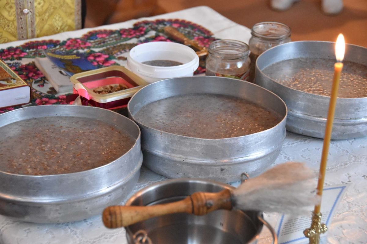 …Схиляючи голови у молитві, чекаємо на народження Христа