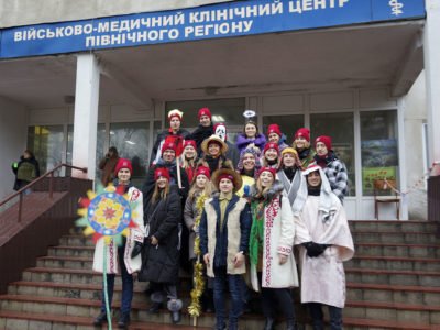 У Харкові бойовий дух пораненим воїнам зміцнили артисти з різних куточків України  