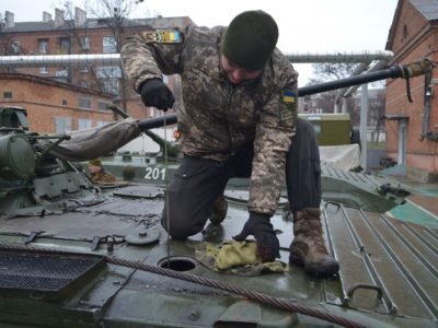 Курсанти-танкісти практикуються в умовах, максимально наближених до реальних бойових дій  