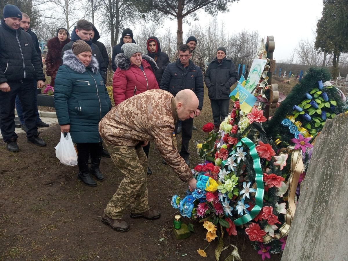 Орден «За мужність» сина вручили батькам навічно 20-річного Героя солдата Євгена Керечанина