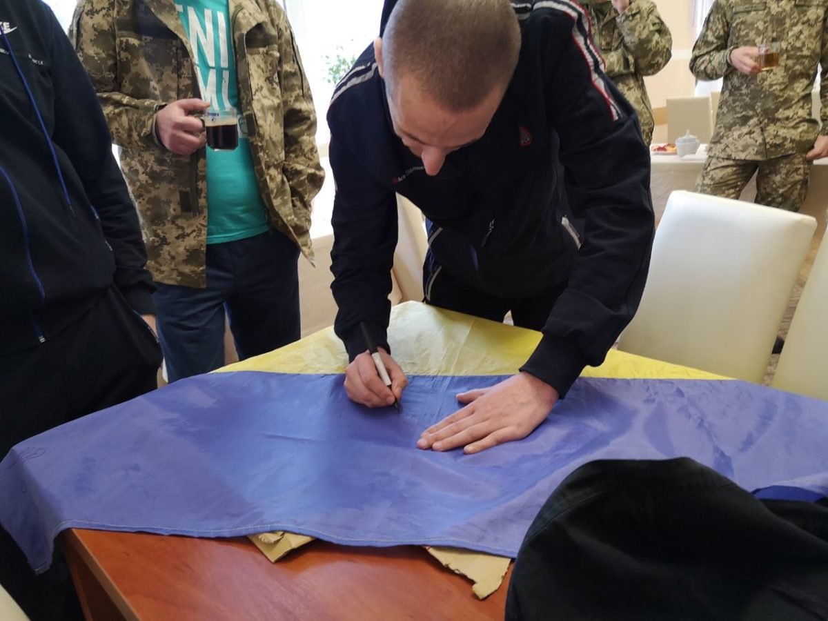 Курсанти ВІТІ імені Героїв Крут відвідали воїнів які повернулися з полону