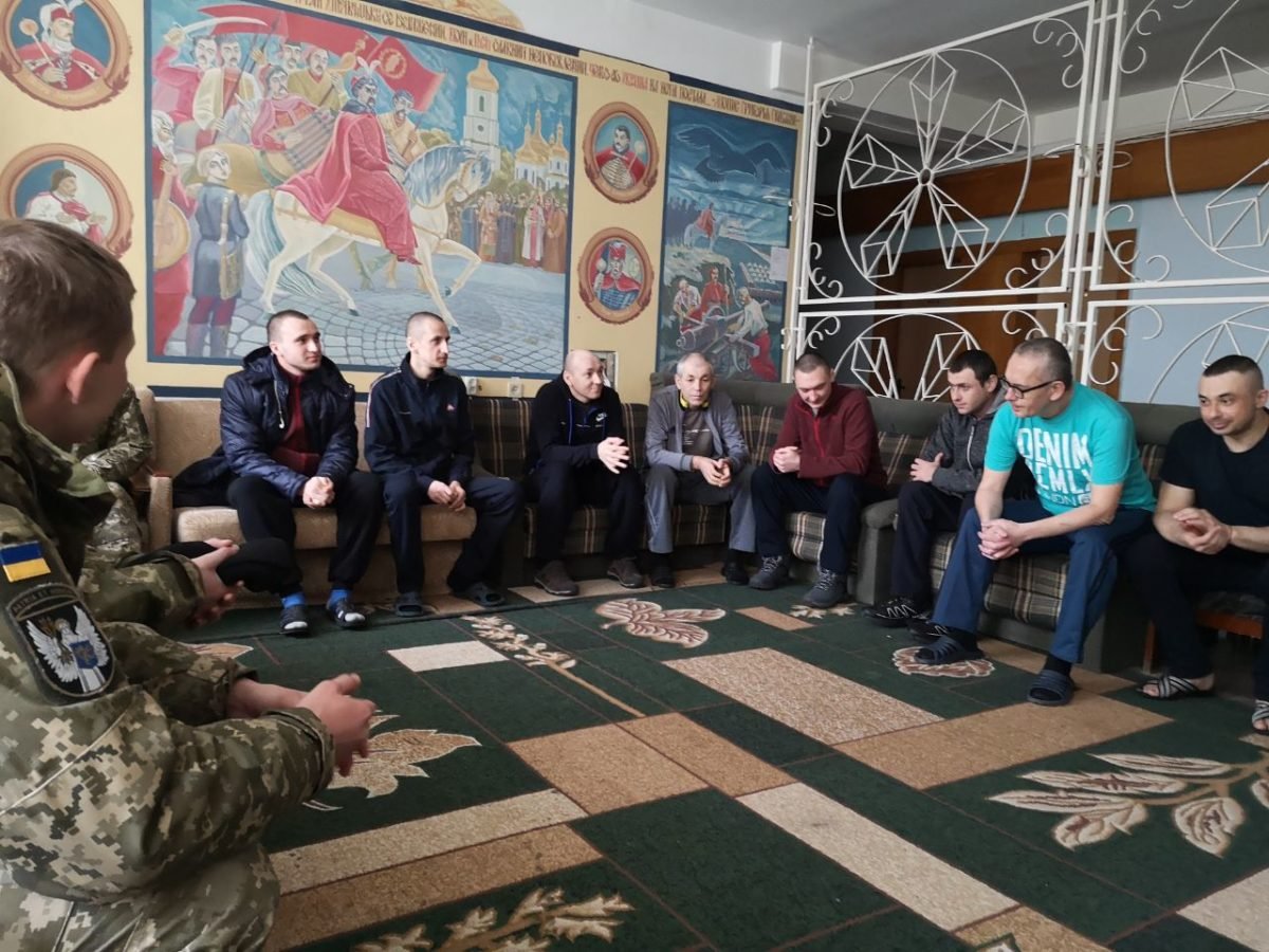Курсанти ВІТІ імені Героїв Крут відвідали воїнів які повернулися з полону