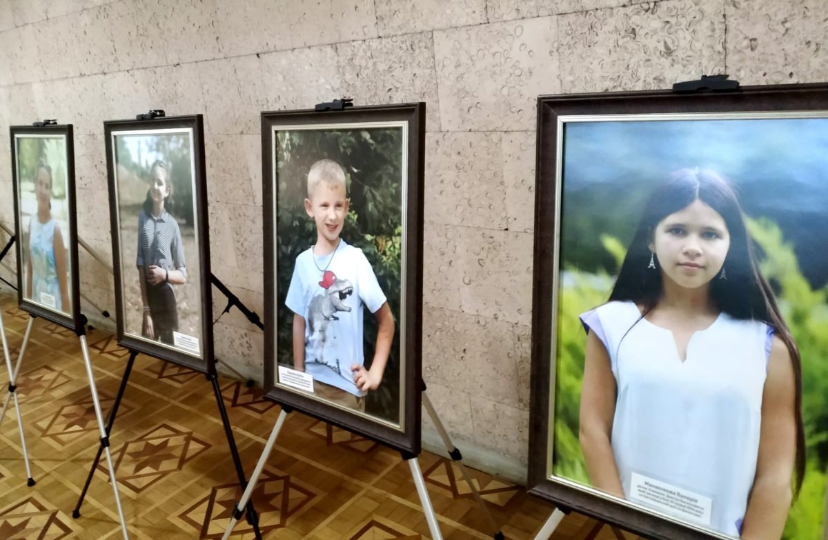 У Херсоні відкрили фотовиставку про дітей загиблих воїнів