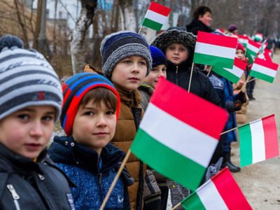 Мовні вимоги змінено, Угорщина має зняти вето з проведення Комісії Україна-НАТО  