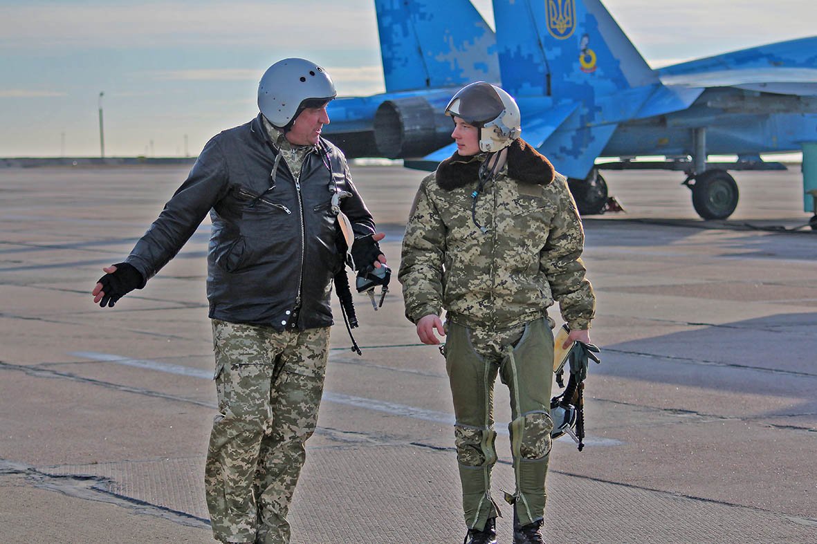 Попри складні метеоумови, літали і молоді льотчики