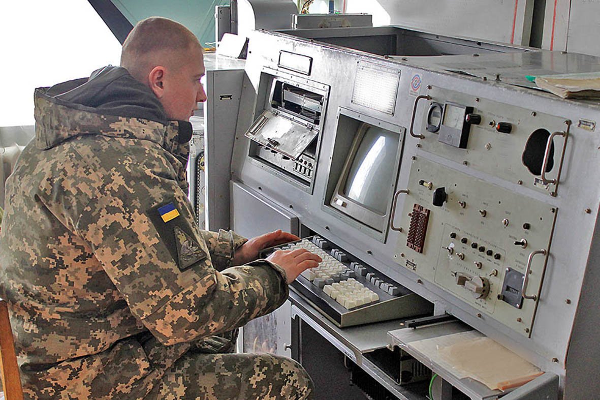 Попри складні метеоумови, літали і молоді льотчики