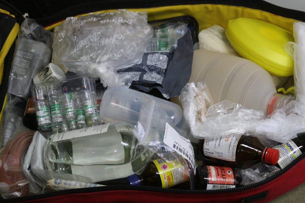 Під кулями в режимі 24/7 медики рятують поранених бійців