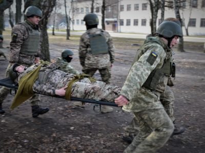 «Між пацієнтом і могилою будеш тільки ти» – настанова для бойового медика  
