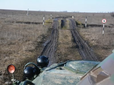 Механіки-водії підвищили професійну майстерність водіння бойової техніки в складних умовах місцевості