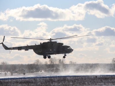 Особливості польотів вертольотів у сніжну зиму  