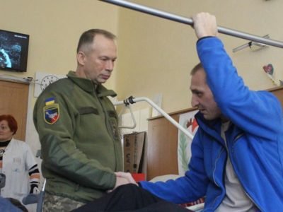 Командувач Сухопутних військ нагородив поранених військовослужбовців  