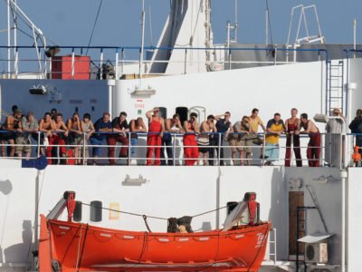 Українське судно Faina проти сомалійських піратів: як це було  