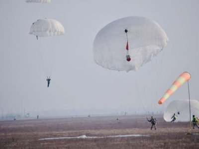 Сезон стрибків із парашутом у бригаді морської піхоти  