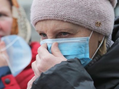 Які вікові групи українців хворіють на коронавірус найбільше – розповіли у МОЗ  