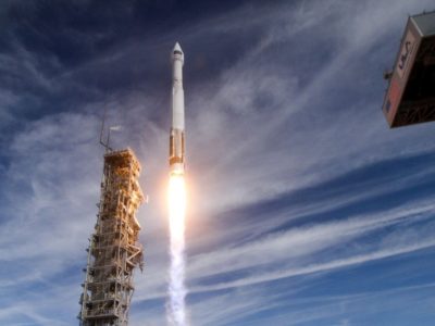 Космічні сили США запустили ракету-носій з військовим супутником зв’язку  
