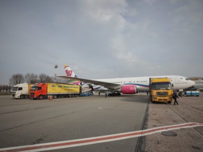 До Києва прибув літак з другою партією медичного вантажу з Китаю