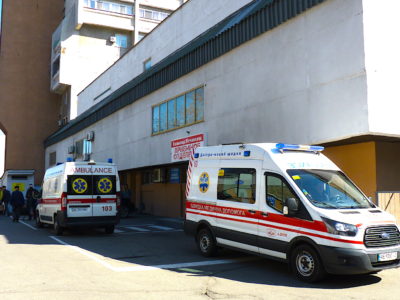 У Дніпрі медики борються за життя важкопоранених бійців    