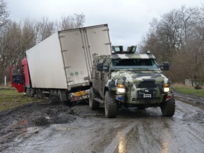 Як новенький український броньовичок навесні 2015-го фуру рятував  