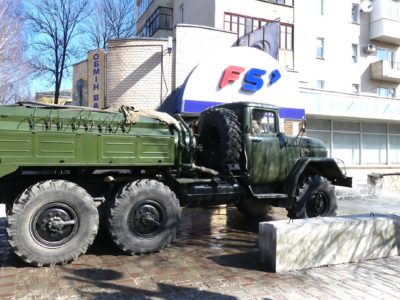 Вулиці Кам’янця-Подільського дезінфікує військова спецтехніка