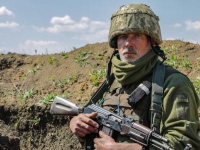 Відомий кінооператор змінив камеру на автомат  