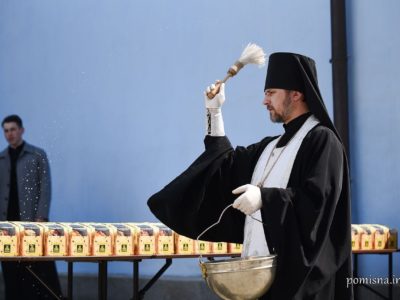 Українським воїнам до Великодня передали три тисячі освячених пасок  