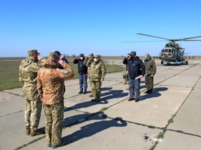 В Очакові Міністр оборони відвідав пункти дислокації підрозділів ВМС та оглянув броньований артилерійський катер «Бердянськ»