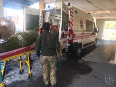 До Києва на лікування медичним літаком евакуювали 12 військовослужбовців  