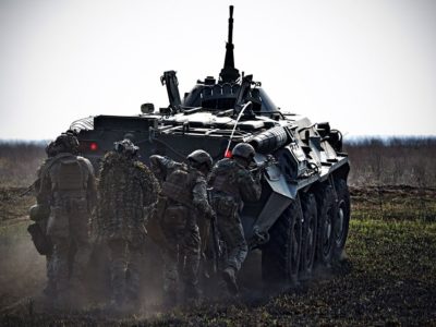 Тривають навчання морської піхоти з підготовки до ведення бою за різних умов в урбанізованій місцевості