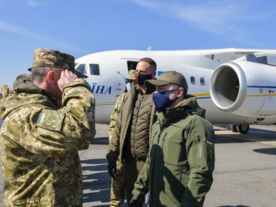 Президент перевірить хід будівництва військового містечка на Закарпатті та спостерігатиме за навчанням десантників  