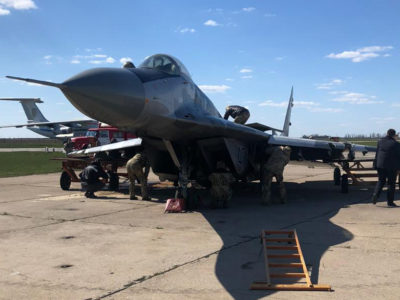 ДБР розслідує обставини аварійної посадки військового літака у Мелітополі