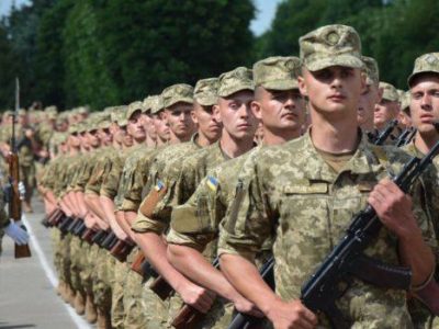 Юнаків 18-19 років призиватимуть до війська за бажанням  