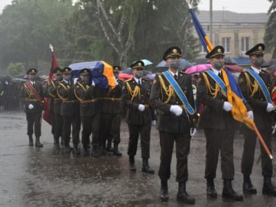 На Черкащині попрощалися з комбригом 1 ОТБР полковником Юрієм Межаковим