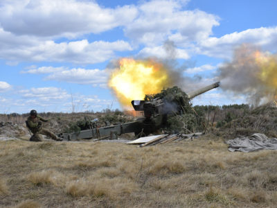 Навчання артилеристів, як в день так і вночі, умови — максимально наближені до бойових  